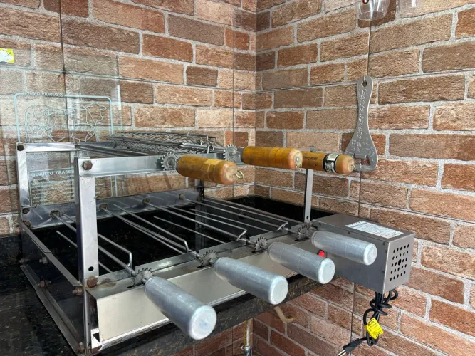 Gira Grill semi-novo