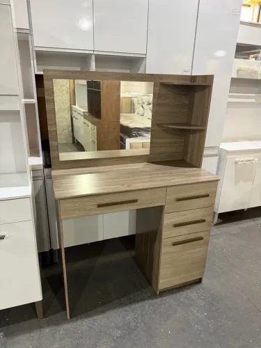 Penteadeira com Espelho e Gavetas - Elegância para Seu Espaço