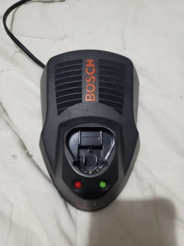 Carregador de bateria bosch