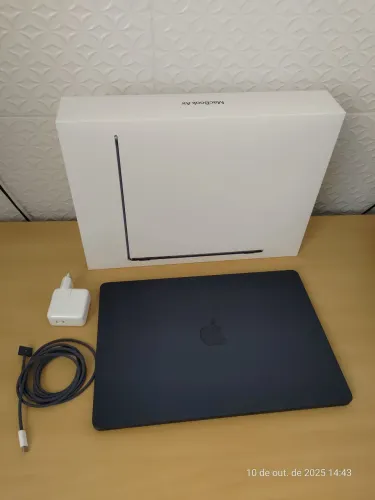 MacBook Air Apple 15", M2, CPU 8 Núcleos, GPU 10 Núcleos, 8GB RAM, SSD 512GB, Meia-noite