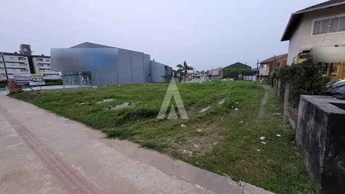 Terreno à venda no bairro Espinheiros em Joinville, de R$ 600.000,00 por R$ 552.000,00.