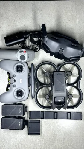 DRONE DJI AVATA COMPLETO COM DOIS CONTROLES E 3 BATERIAS