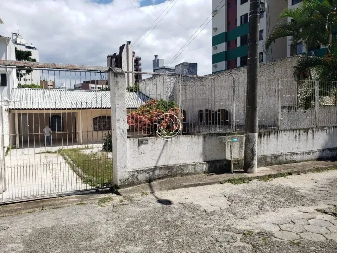 Terreno de 423m² no bairro Centro