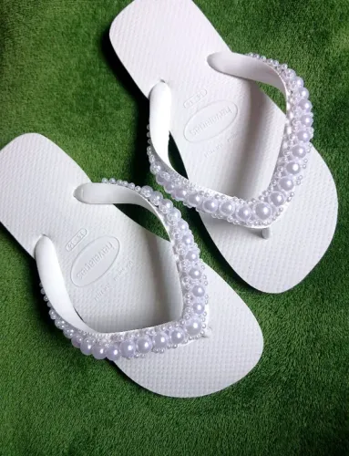 Havaianas Brancas Decoradas com Pérolas