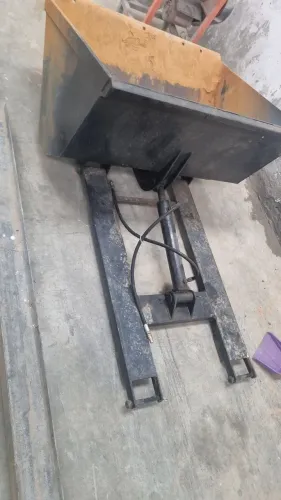 Caixa de Transporte de Materiais com Elevador Hidráulico