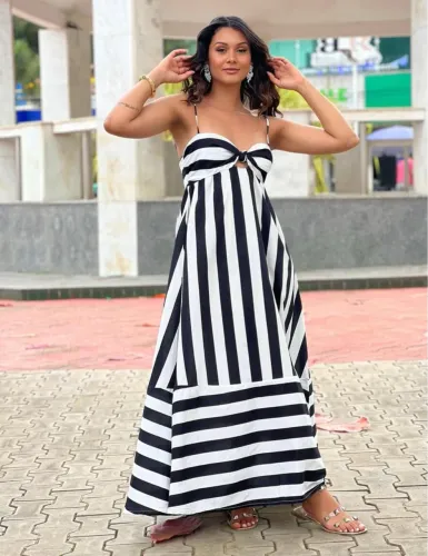 Vestido listrado preto e branco Farm P