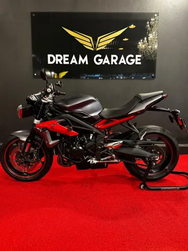 ?TRIUMPH STREET TRIPLE 675 RS 2014?