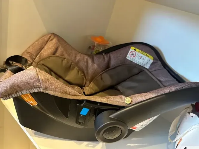 Bebê conforto marca Dzeico novo!