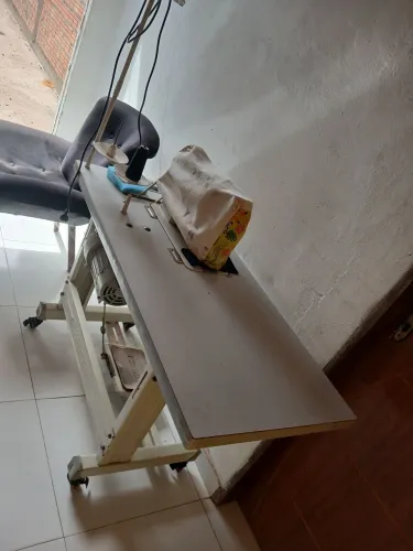 Vende se máquina de costura semi industrial.