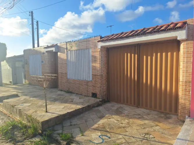 CASA NO DUBEAUX LEÃO