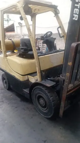 Empilhadeira a combustão marca Hyster modelo H50FT