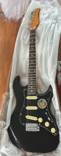 Guitarra Sire Larry Carlton Strato S3