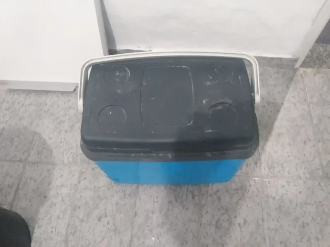 Caixa térmica cooler praia 18 litros 20 reais  pra sair rápido 