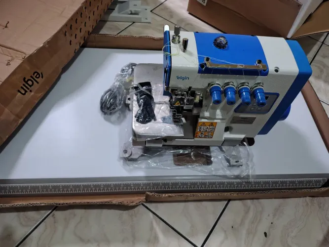 Máquina overloque ponto cadeia Elgin nova