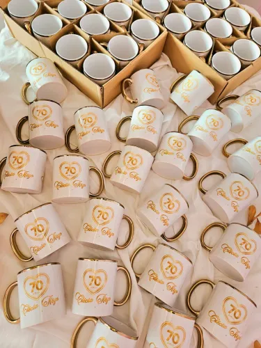 Canecas lembranças de aniversário 