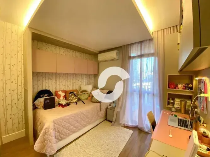 Apartamento com varanda, totalmente reformado, 4 quartos, 3 suítes e 3 vagas no miolo de I