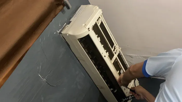 LIMPEZA , INSTALAÇÃO E MANUTENÇÃO DE AR CONDICIONADO