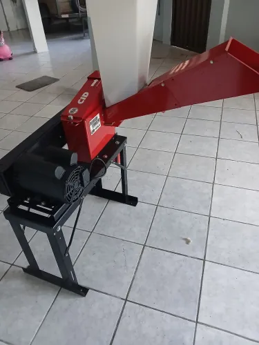 Triturador forrageiro 5.0 CV  zerado nunca foi usado 