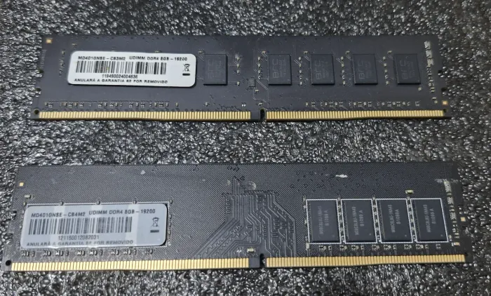Vendo par de memórias RAM, 8GB cada, totalizando 16GB