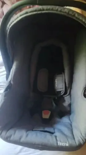 Bebe conforto+ base pra colocar no carro
