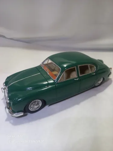Jaguar Mark 2 1959 1/18 maisto