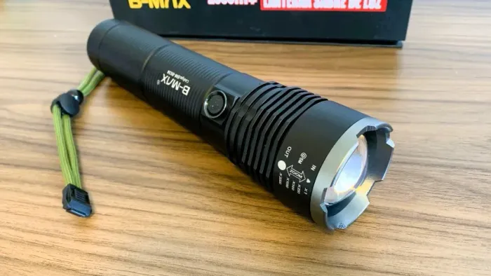 Lanterna Tática Led Recarregável B-Max 2000m À prova D`água Usb