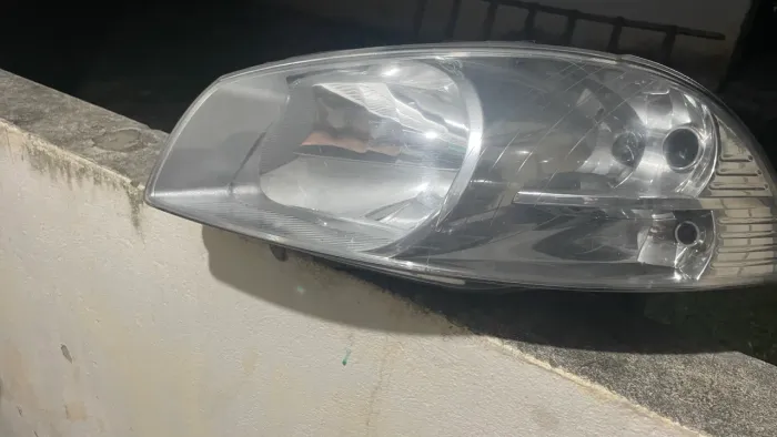 Vendo farol esquerdo da Fiat Strada 2018