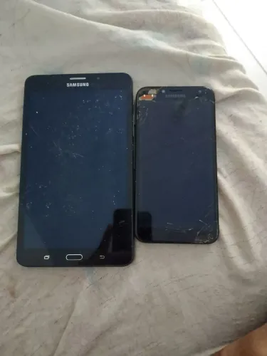 Vendo esse tablet e celular com display queimado.