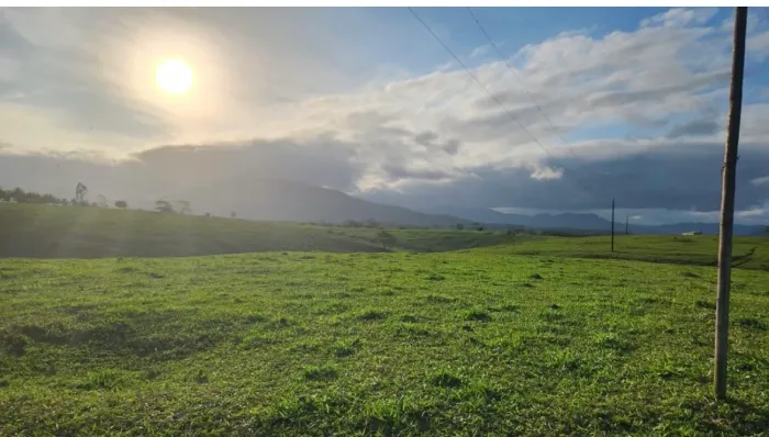 OPORTUNIDADE - ÁREA DE 1.500 M² EM ITAPEÚNA, ANCHIETA