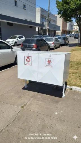 Lixeira para lixo infectantes e lixo comum 