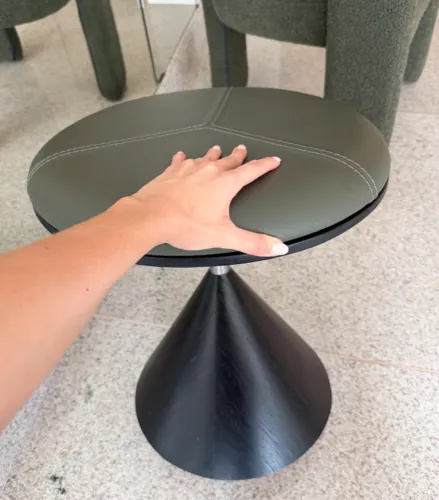 Banco Pião em Couro | Valor na loja: 2900,00