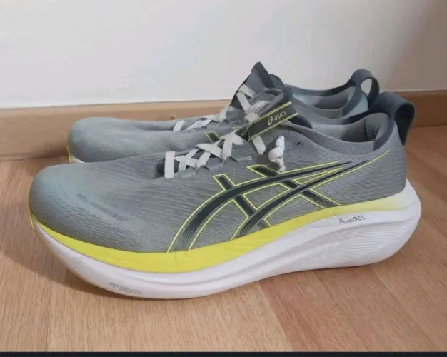 Pouco Uso! Apenas 50km rodados. Tenis Nimbus 27 Cinza tam. 44