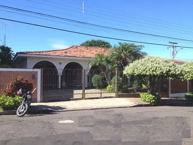 Imóvel residencial com 4 suítes para locação na Zona Leste  Marília/SP