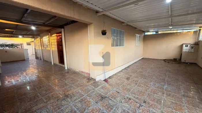 Casa disponível para locação no bairro Jardim Sumarezinho em Hortolândia-SP.