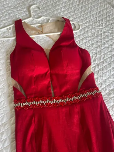 Vestido de festa luxo. Novo com etiqueta na peça. 