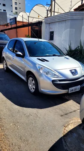Peugeot 207 XR 1.4 Flex 8V 5P 2010