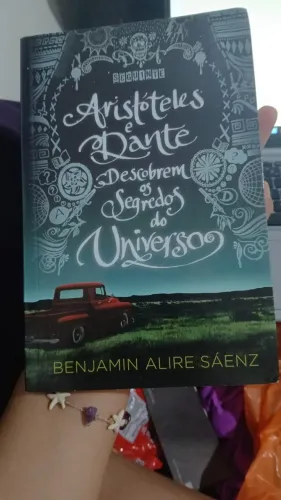 "Aristóteles e Dante Descobrem os Segredos do Universo"