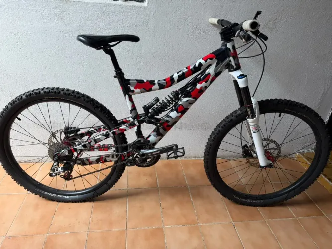 Bike astro full de dh em alumínio suspensão rockshox bike toda montada com peças novas...