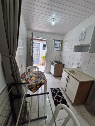 Pequena kitinete em otima localização.