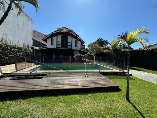 Casa no condomínio maramar