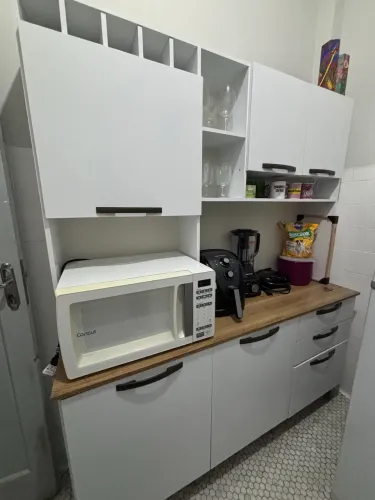 Armário de Cozinha Completo com Bancada e Suporte para Micro-ondas - Ótimo Estado!