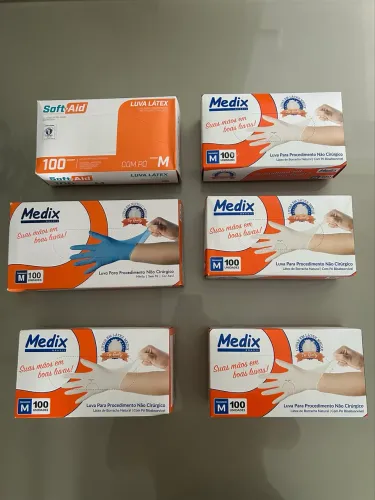 Caixas com luvas lacradas