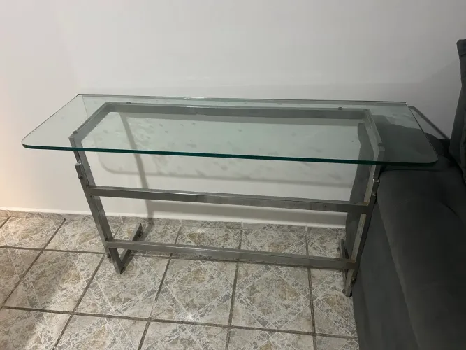 Vendo Aparador com base de ferro inoxidável 