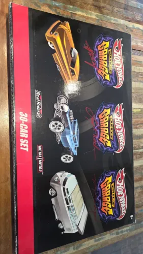 Hot Wheels Garage 30-Car Set (Lançado em 2011)