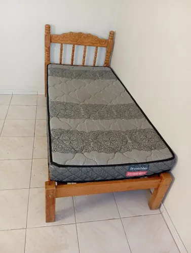 Vendo cama com colchão