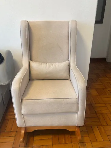 Poltrona amamentação de linho