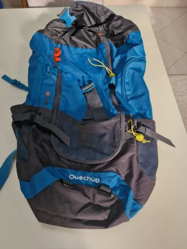 Mochila 60L marca QUECHUA excelente estado.