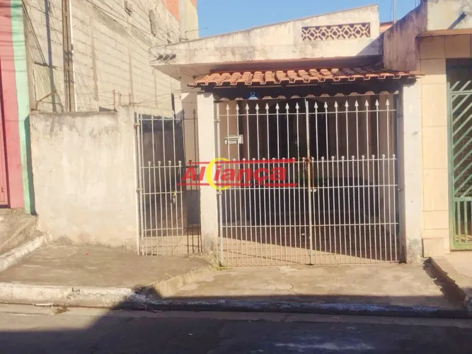 Casa Térrea de 2 Dormitórios com 1 Vaga de Garagem ? Próxima à Praça Oito de Dezembro