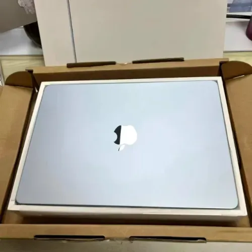 MacBook Air 13 M5 - 24GB RAM / 1TB SSD - Azul-céu | Estado Impecável