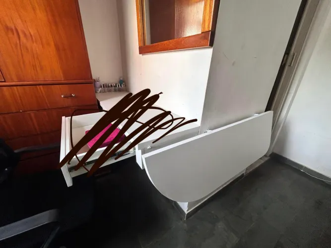Mesa de estudos retrátil